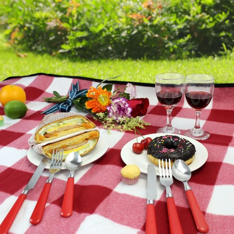 2 Person Romantic Red Wicker Picnic Basket with Cooler