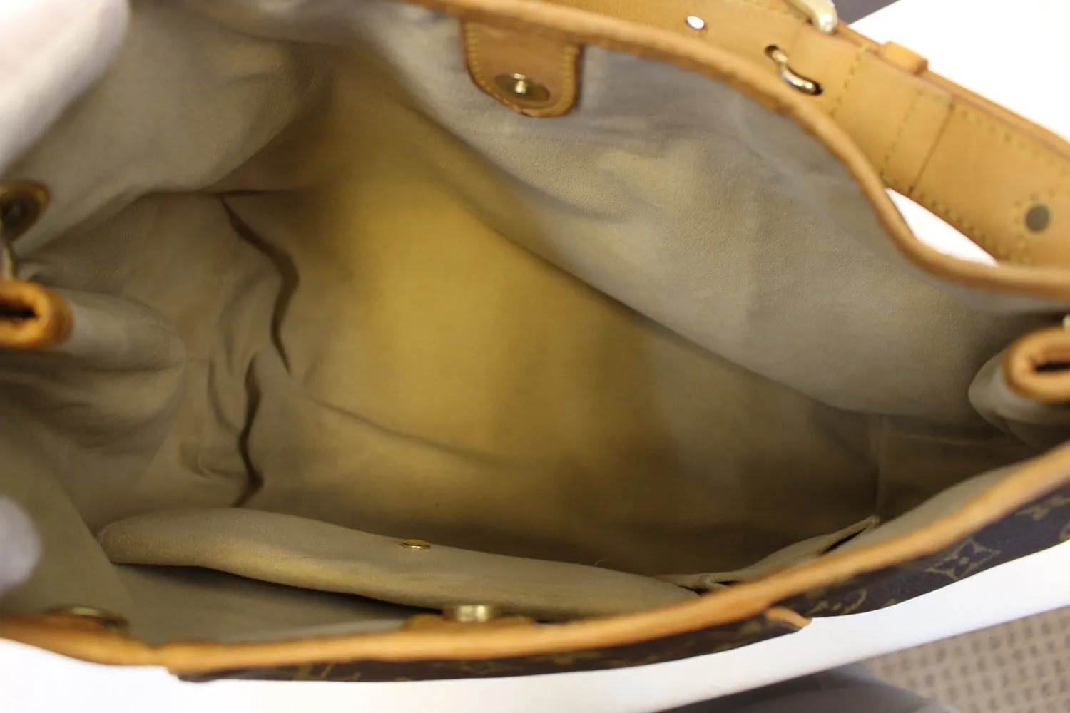 LOUIS VUITTON Monogram Galliera PM Shoulder Bag