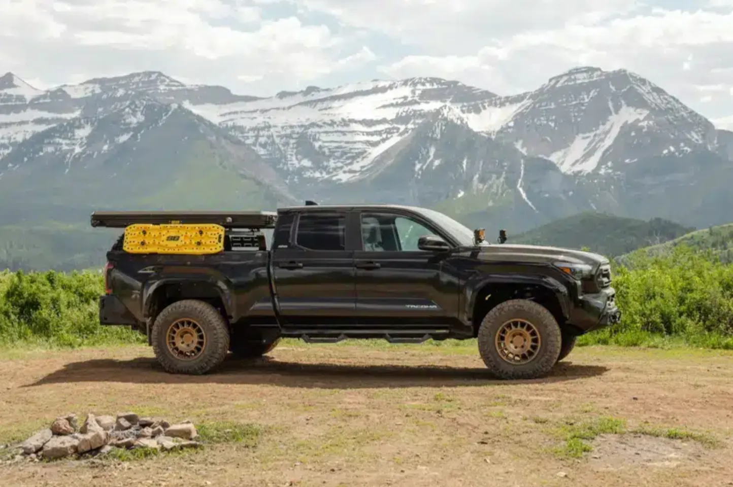 Smittybilt Overlander Hard Shell Rooftop Tent