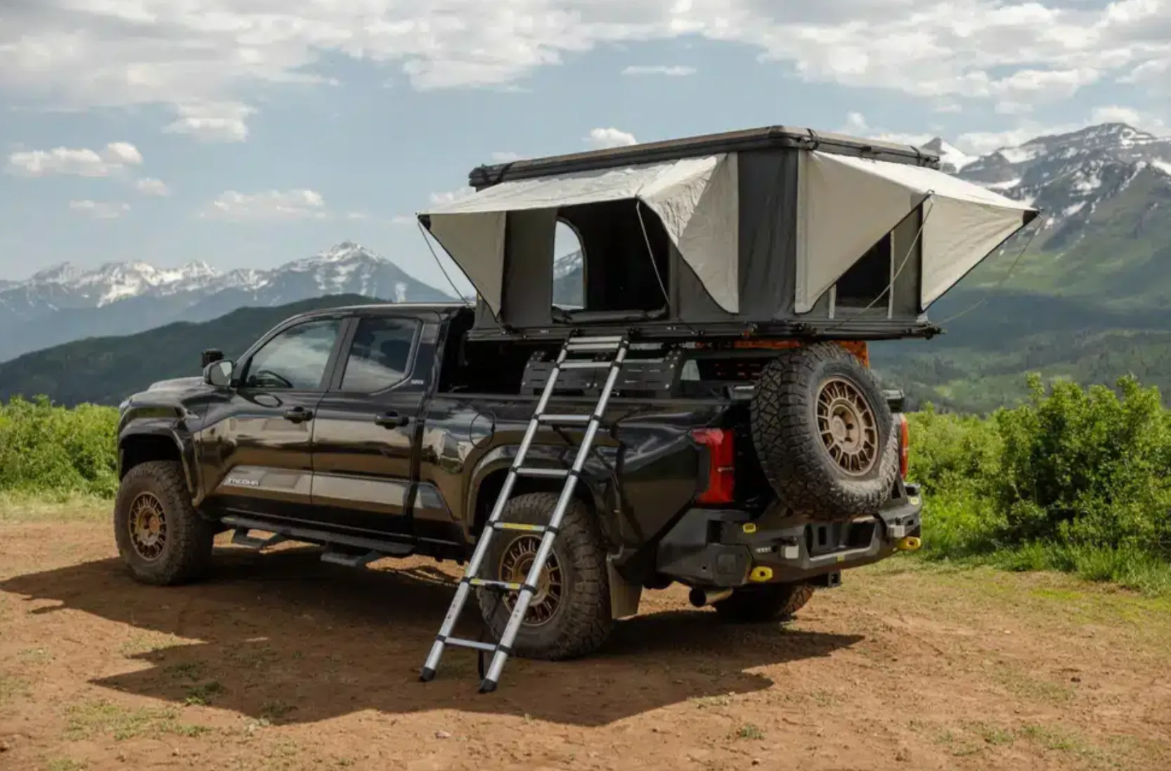 Smittybilt Overlander Hard Shell Rooftop Tent