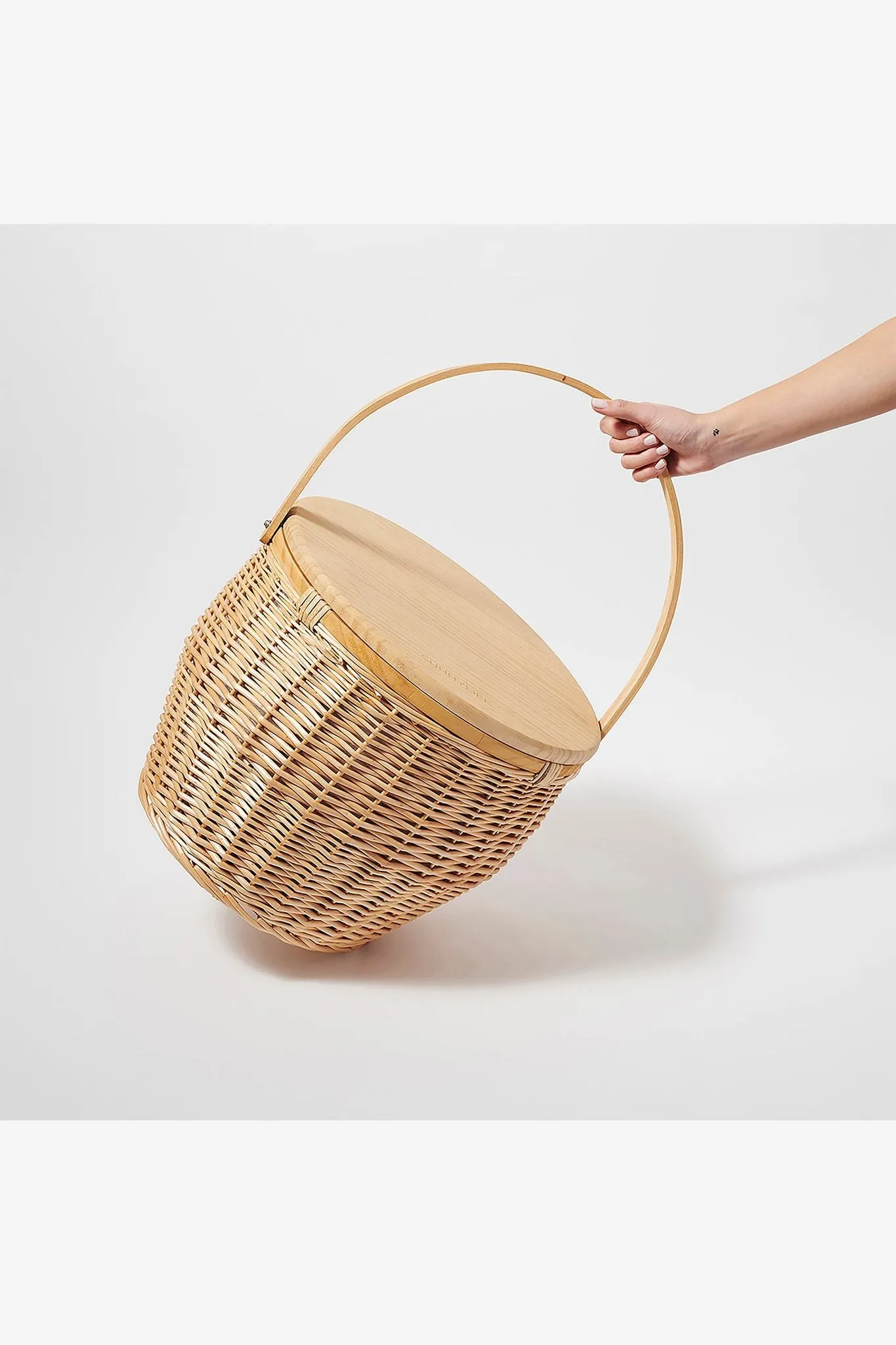 SUNNYLIFE ROUND PICNIC COOLER BASKET NATURAL