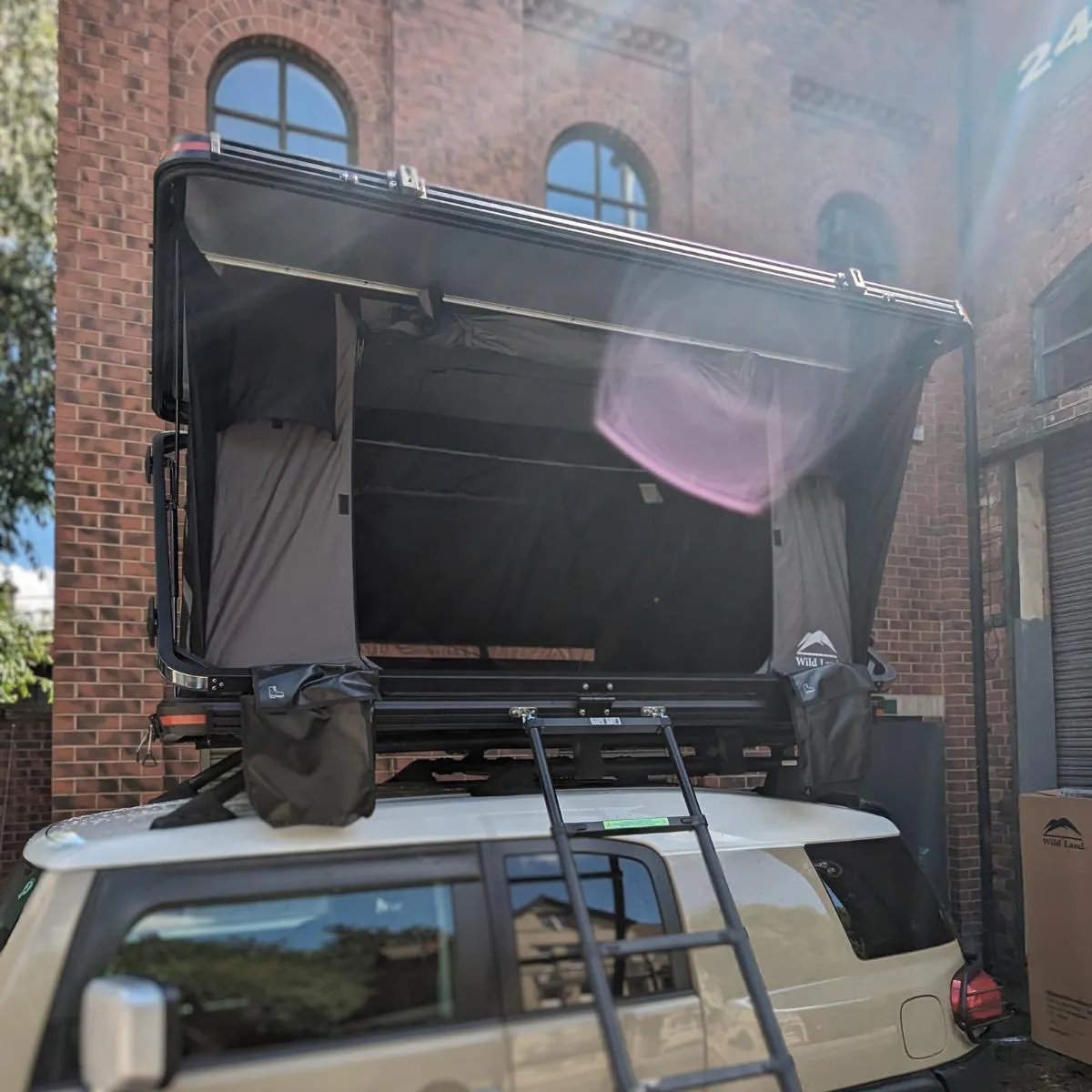 Wild Land Rock Cruiser 140 Hard-Shell Rooftop Tent