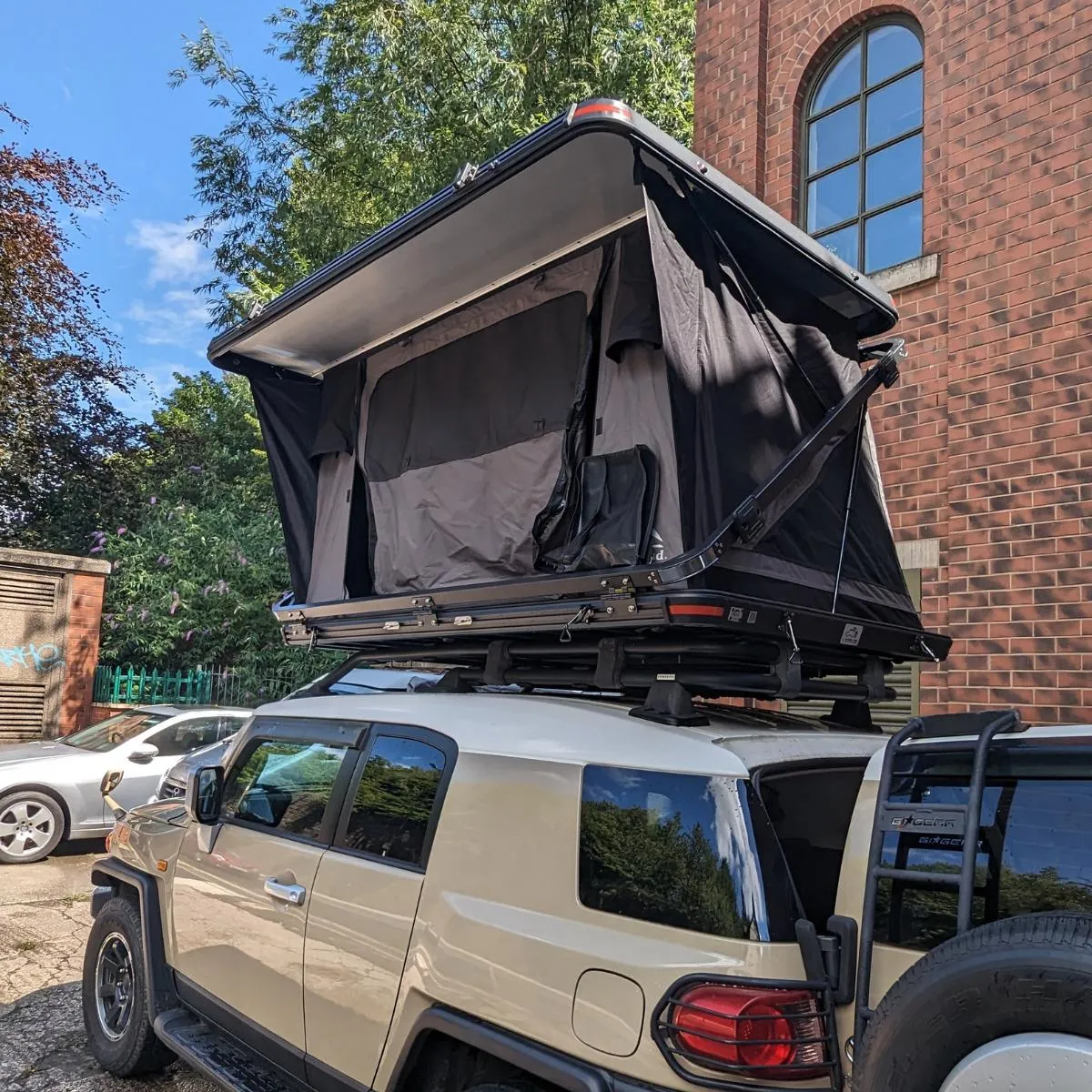 Wild Land Rock Cruiser 140 Hard-Shell Rooftop Tent