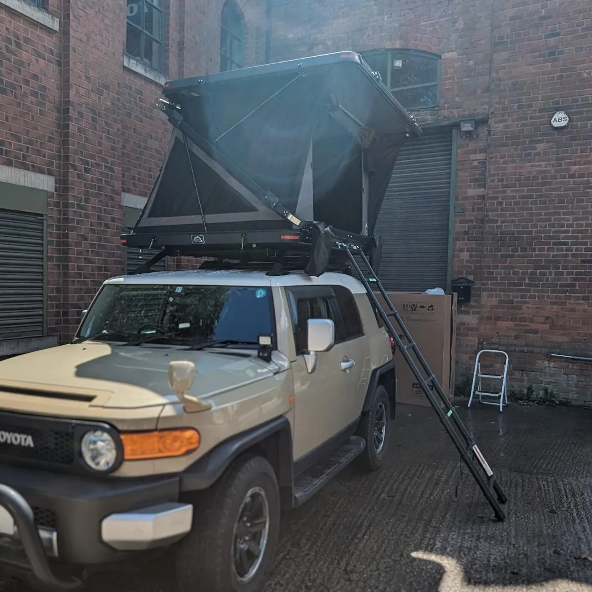 Wild Land Rock Cruiser 140 Hard-Shell Rooftop Tent