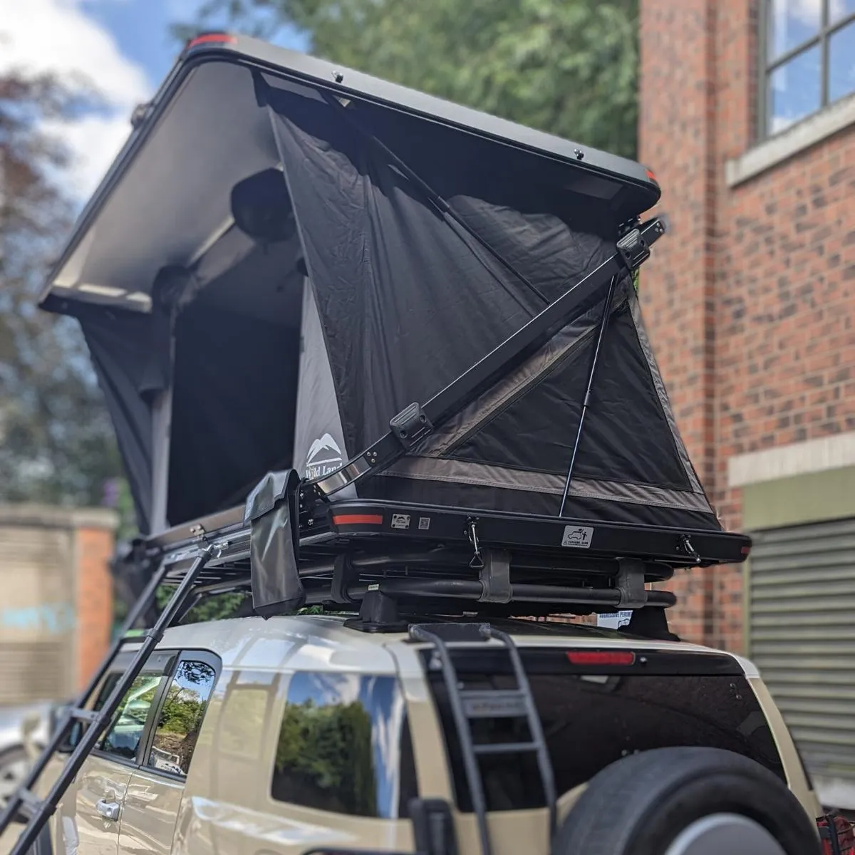 Wild Land Rock Cruiser 140 Hard-Shell Rooftop Tent